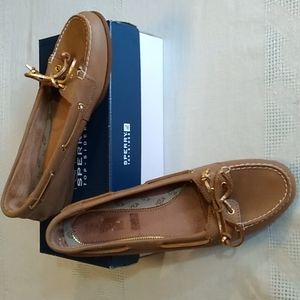 Sperry Audrey Cognac/Gold Loafer Shoe in Women's size 9 M.